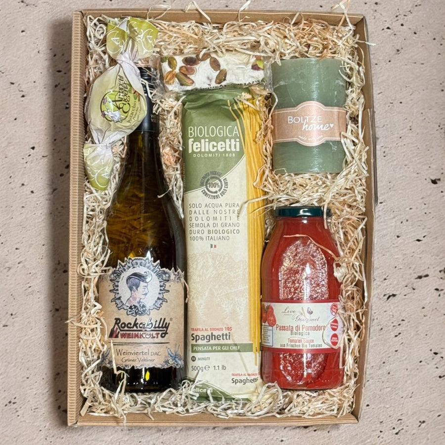 Geschenkbox Grüner Veltliner italienische Spezialitäten mit Wein, Pasta und Kerze in Geschenkverpackung
