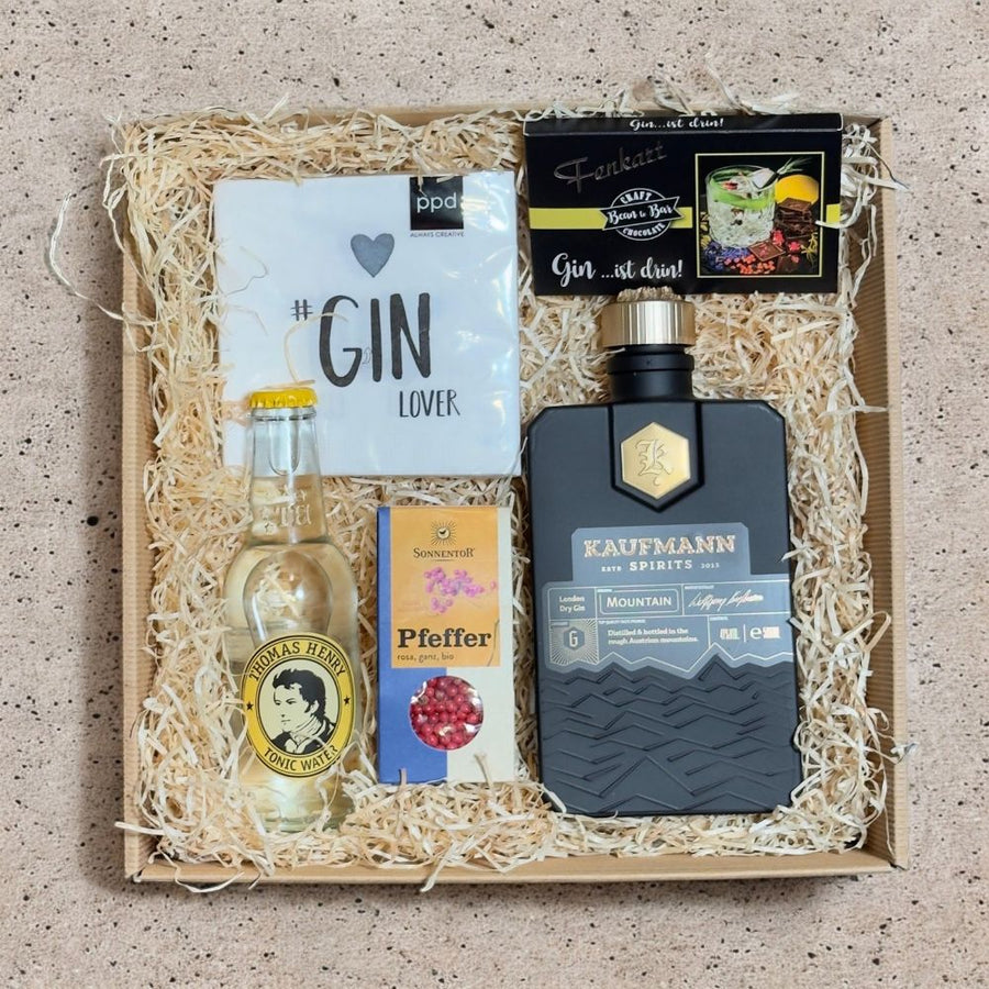 Gin Geschenkset Mountain Gin mit Tonic Schokolade Pfeffer und Cocktail-Servietten in Geschenkverpackung