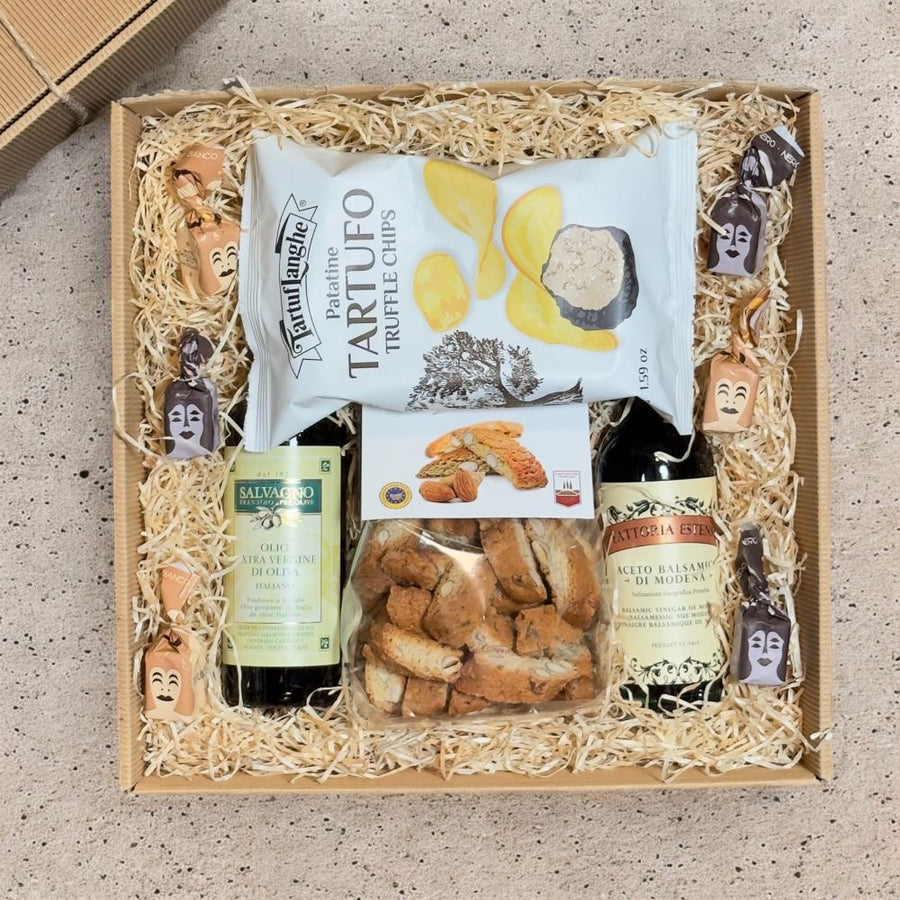 Italienische Feinkost Geschenkbox mit Olivenöl Balsamico Cantuccini Trüffel und Chips in Geschenkverpackung
