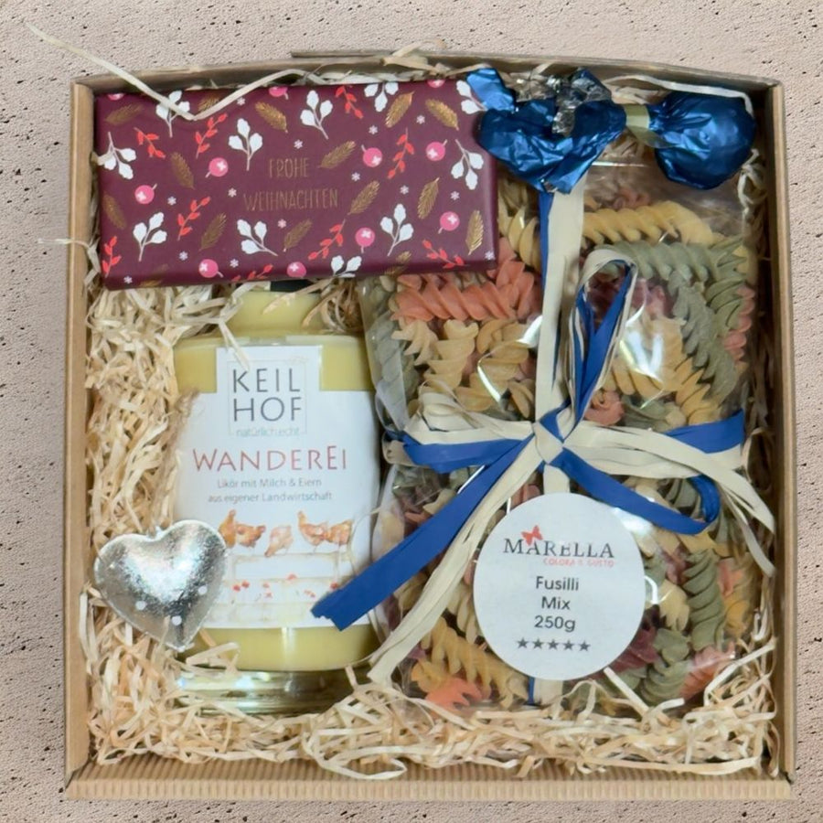 Weihnachtsgeschenk Eierlikör mit Keilhof Wanderei Eierlikör Venchi Weihnachtskometen Grafik Werkstatt Schokolade Fusilli und Metallmotiven in Geschenkverpackung