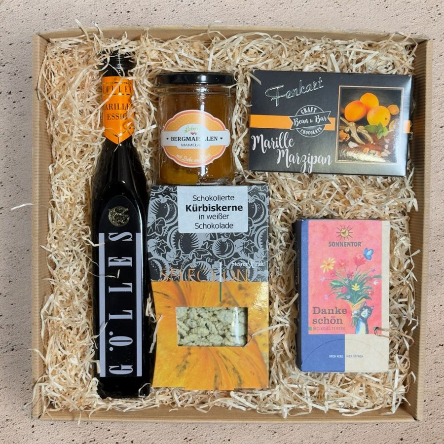 Marillen Geschenkbox mit Sonnentor Kräutertee Gölles Marillen Essig Floberry Bergmarillen Marmelade Fenkart Marzipan Schokolade und Kürbiskern Schokolade in Geschenkverpackung