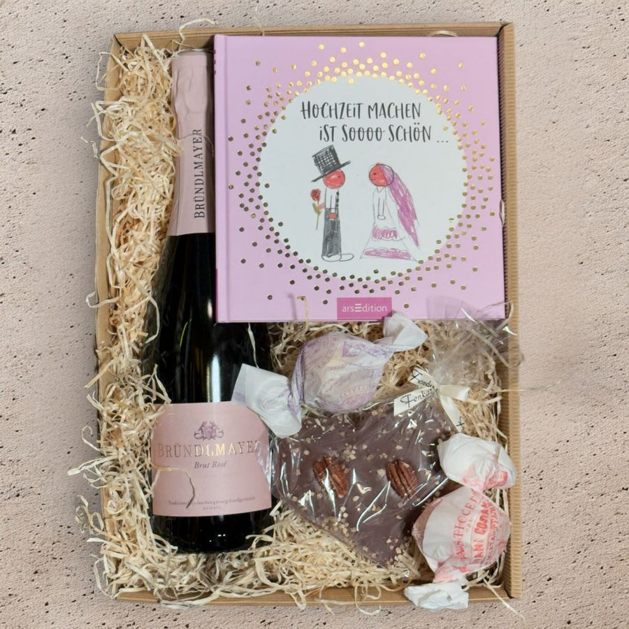Hochzeits Geschenkbox mit Bründlmayer Brut Rosé Brutti e Buoni Fenkart Schokoladenherz und Hochzeits