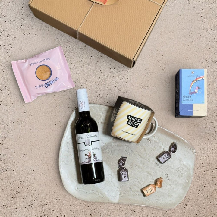 Ausgepackte Pause Geschenkbox mit Grafik Werkstatt Tasse Achtung Heiß Spaß hier ist Wein drin, Schin