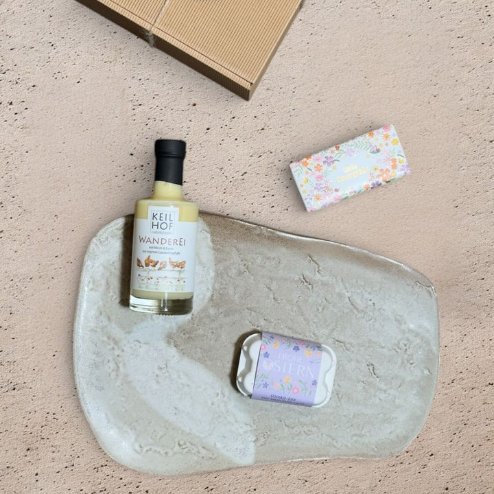 Ausgepackte Ostern Geschenkbox mit Keilhof Wanderei Eierlikör 0,2 l Schoko Ostern Liebe Ostergrüße 3