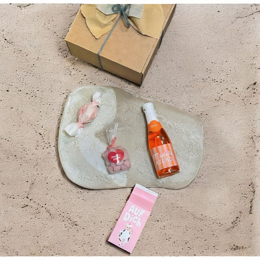 Geschenkbox Mädelsabend mit Aperitivo Spritz und Süßem ausgepackt